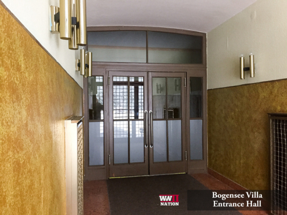 Eingangsbereich Goebbels Waldhof, marmorierte Wände, Messinglampen