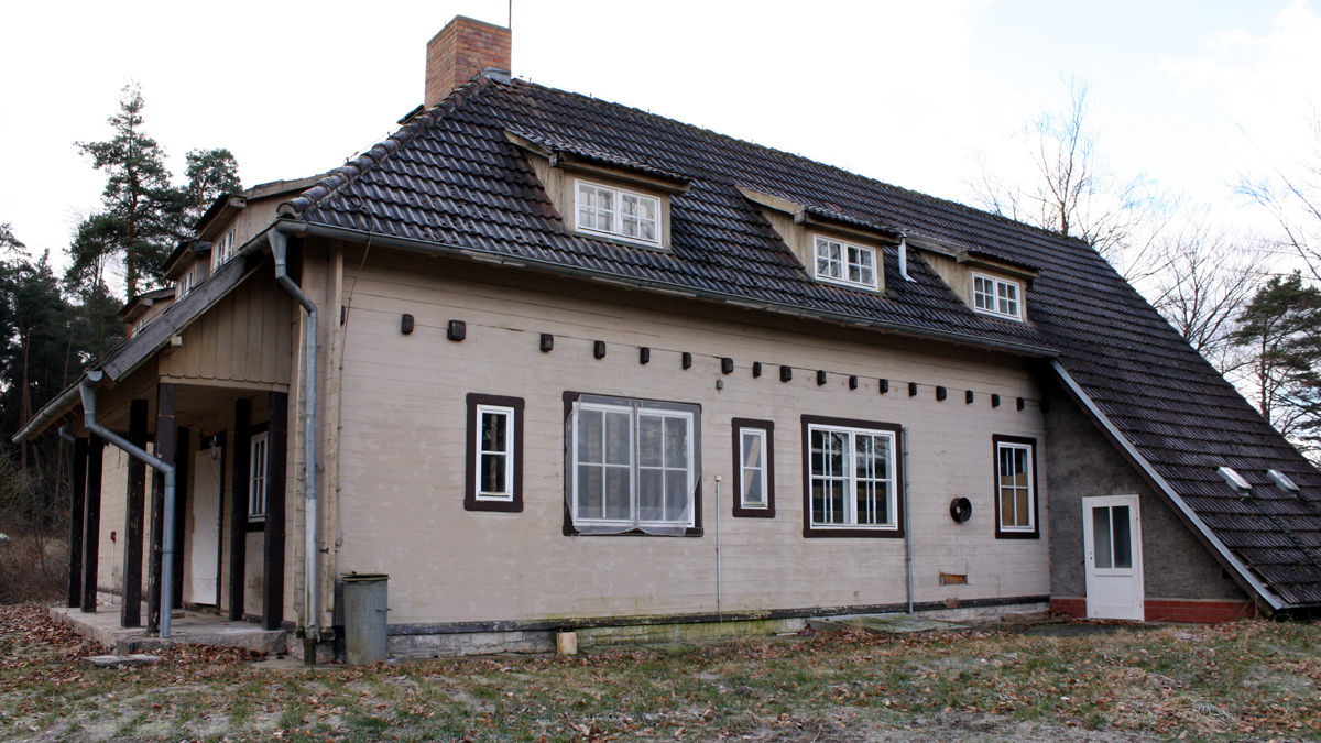Goebbels Blockhaus mit Giebelfenstern am Bogensee