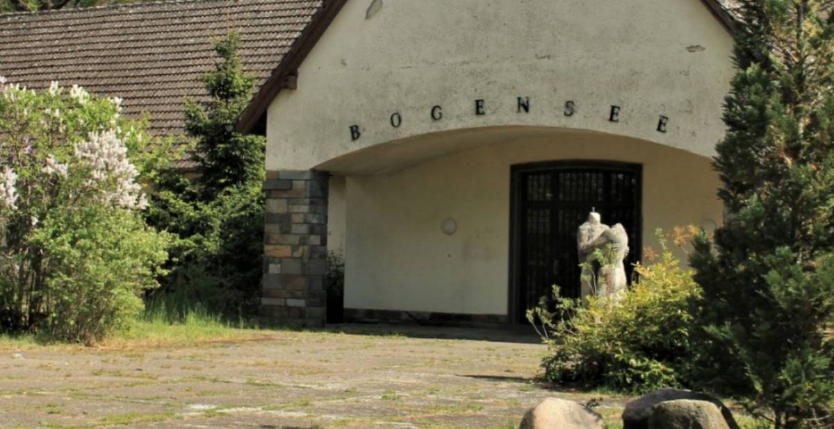 Statue vor "Waldhof" von Propagandaminister Goebbels am Bogensee